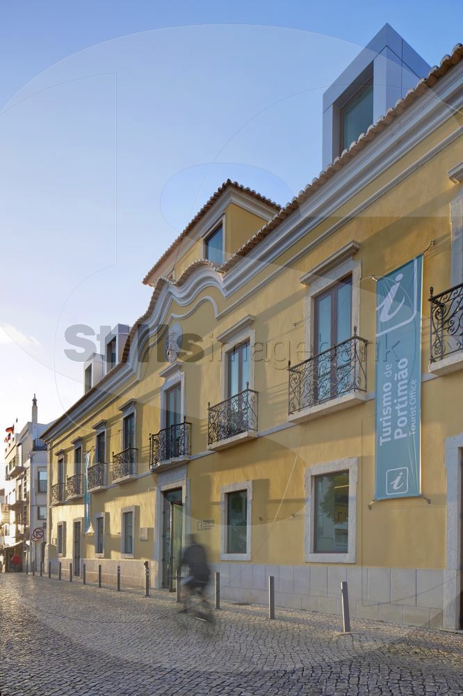 Tourism office and municipal theatre of Portimão