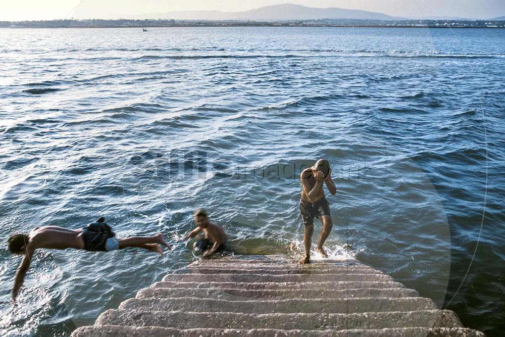 Kids diving from the stairs at Ria Formosa