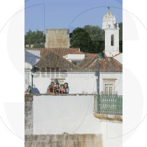 Family observes the landscape from Tavir'as roman bridge
